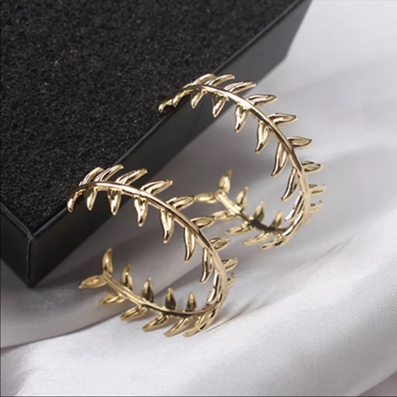 New Leaf Ear Climber Temperament Earrings - Picture 4 of 4